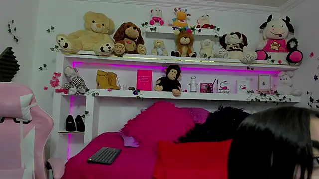 Mayli rose online show from 12, 2, 2026