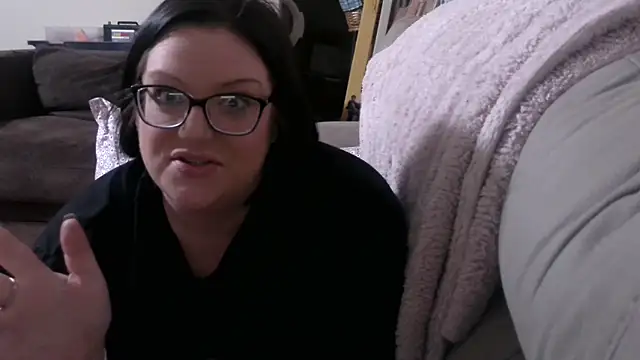 FreaksOffALeash3261 online show from 21, 4, 2026