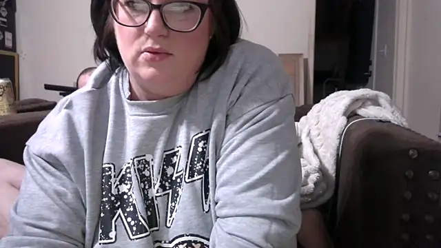 FreaksOffALeash3261 online show from 4, 4, 2026