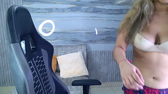 Snapshot of Sophie19__ chatting on 3, 5, 2026 Sophie19 online show from 3, 5, 2026