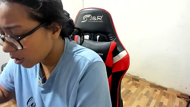 Snapshot of QueenNyxx chatting on 7, 4, 2026 QueenNyxx online show from 7, 4, 2026