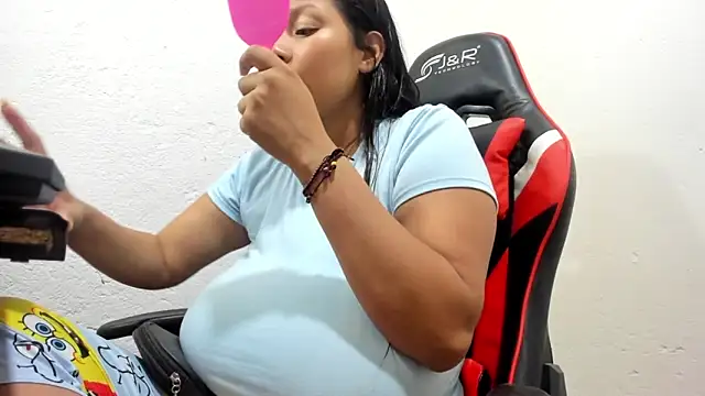 Snapshot of QueenNyxx chatting on 29, 4, 2026 QueenNyxx online show from 29, 4, 2026
