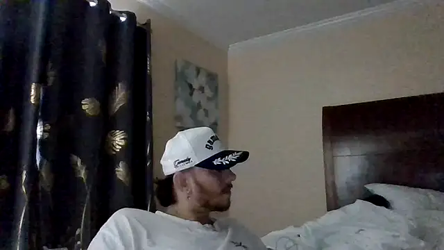Snapshot of Tallhungandcloudy chatting on 22, 4, 2026 Tallhungandcloudy online show from 22, 4, 2026