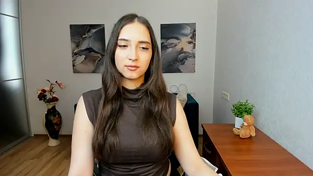 Effy Royse online show from 6, 4, 2026