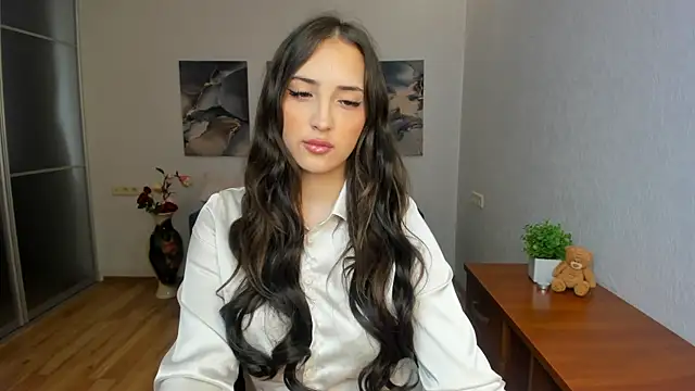 Effy Royse online show from 10, 7, 2026