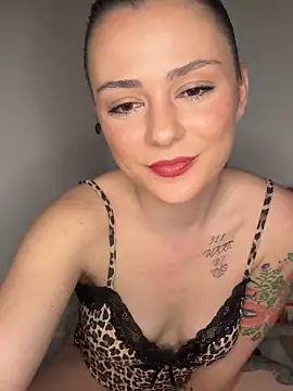 alwayshornyvivi online show from 10, 4, 2026