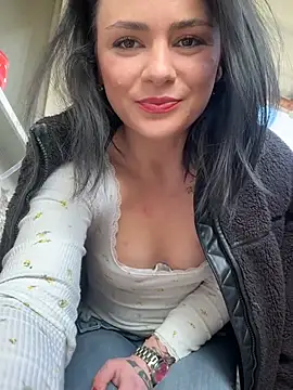 alwayshornyvivi online show from 24, 3, 2026