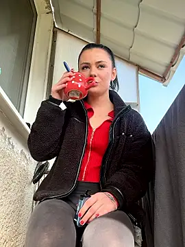 alwayshornyvivi online show from 25, 3, 2026