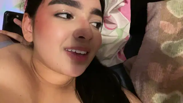 Snapshot of Mayaslow chatting on 17, 5, 2026 Mayaslow online show from 17, 5, 2026
