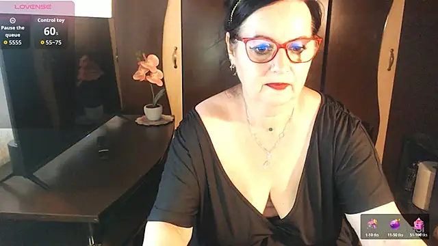 Snapshot of exiMIlf chatting on 18, 6, 2026 exiMIlf online show from 18, 6, 2026