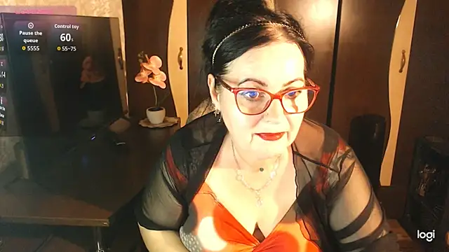 Snapshot of exiMIlf chatting on 10, 6, 2026 exiMIlf online show from 10, 6, 2026