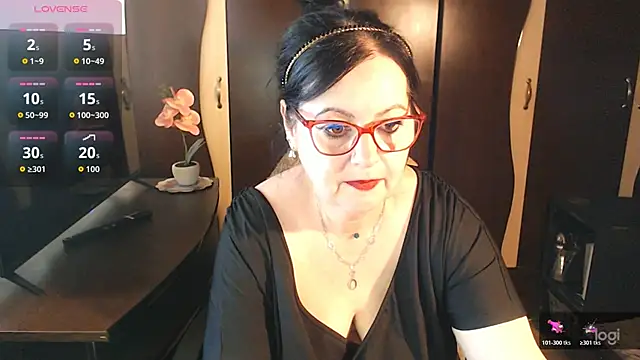 Snapshot of exiMIlf chatting on 27, 4, 2026 exiMIlf online show from 27, 4, 2026