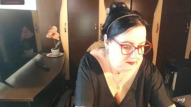 exiMIlf online show from 17, 4, 2026