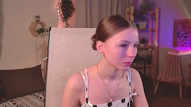 ElliFrankenweenie online show from 18, 4, 2026