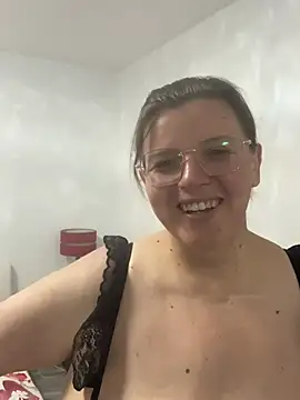 Snapshot of Laura-Loveyou chatting on 18, 5, 2026 Laura-Loveyou online show from 18, 5, 2026