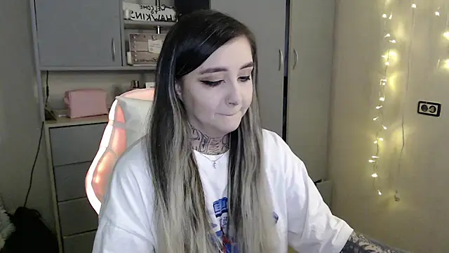 Rin Tozier online show from 18, 3, 2026