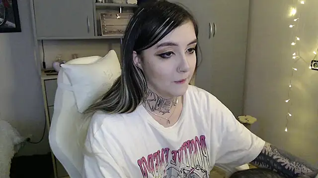 Rin Tozier online show from 12, 4, 2026