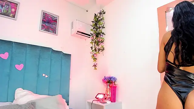 afroditaevans  online show from 3, 3, 2026