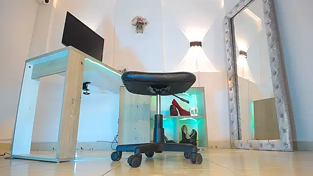 jullian ricci online show from 17, 4, 2026