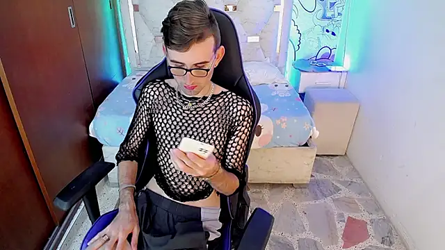 Top and bottom online show from 21, 3, 2026