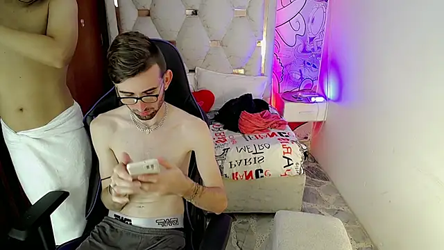 Top and bottom online show from 19, 3, 2026