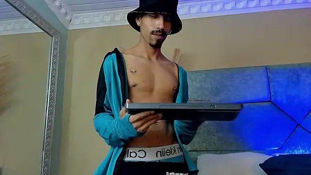 NoaahTylor online show from 21, 6, 2026