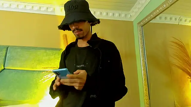 NoaahTylor online show from 19, 6, 2026