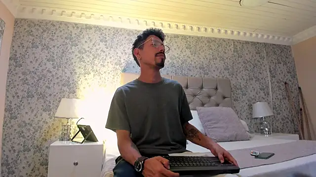 NoaahTylor online show from 14, 7, 2026