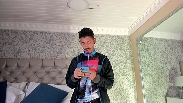 NoaahTylor online show from 14, 4, 2026