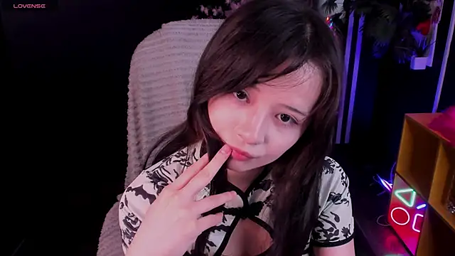 Snapshot of May_Ling chatting on 4, 7, 2026 May Ling online show from 4, 7, 2026