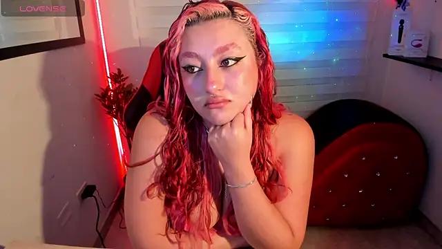 Snapshot of Emily_Jonesh chatting on 1, 5, 2026 Emily Jonesh online show from 1, 5, 2026