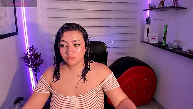 Snapshot of Emily_Jonesh chatting on 28, 5, 2026 Emily Jonesh online show from 28, 5, 2026