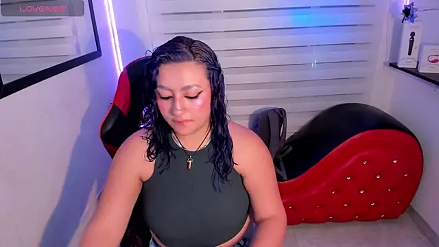 Snapshot of Emily_Jonesh chatting on 20, 5, 2026 Emily Jonesh online show from 20, 5, 2026