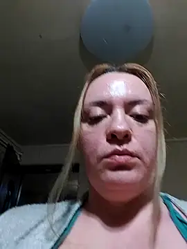 HotStepmommy4 online show from 17, 4, 2026