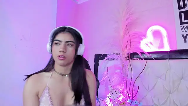 Snapshot of Siena_fox chatting on 18, 7, 2026 Siena fox online show from 18, 7, 2026