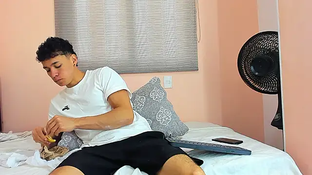 Muscle  Myke online show from 5, 3, 2026