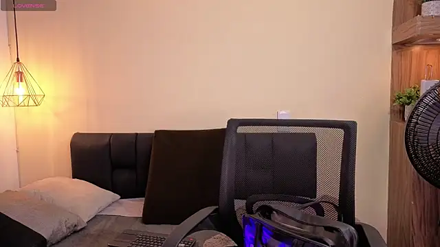 Hanna Williams   online show from 7, 3, 2026