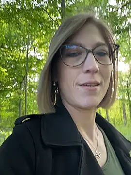 Snapshot of blondie-27 chatting on 24, 4, 2026 blondie-27 online show from 24, 4, 2026