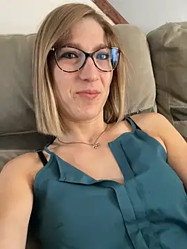 Snapshot of blondie-27 chatting on 9, 6, 2026 blondie-27 online show from 9, 6, 2026