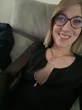 Snapshot of blondie-27 chatting on 14, 5, 2026 blondie-27 online show from 14, 5, 2026