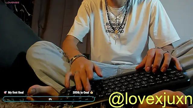 LovexJuxn8 online show from 14, 3, 2026