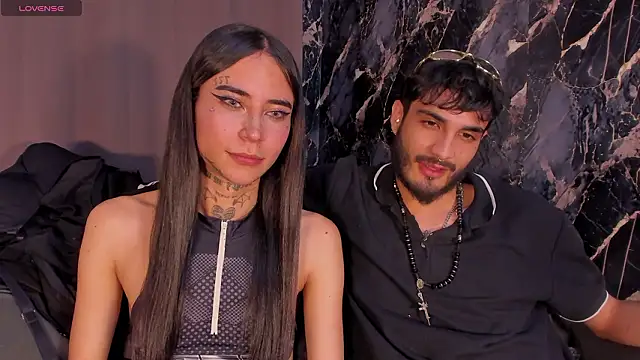 LovexJuxn8 online show from 19, 3, 2026