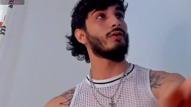 LovexJuxn8 online show from 19, 2, 2026