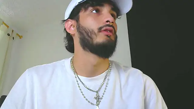 LovexJuxn8 online show from 18, 2, 2026