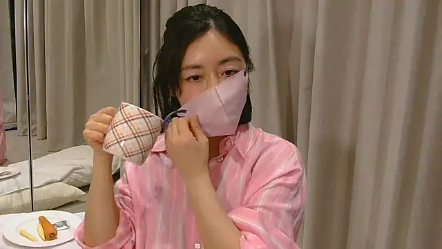 Snapshot of Mochi-Momo chatting on 11, 4, 2026 Mochi-Momo online show from 11, 4, 2026