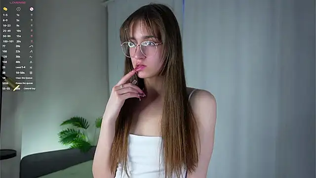 ClarineCasebolt online show from 8, 3, 2026