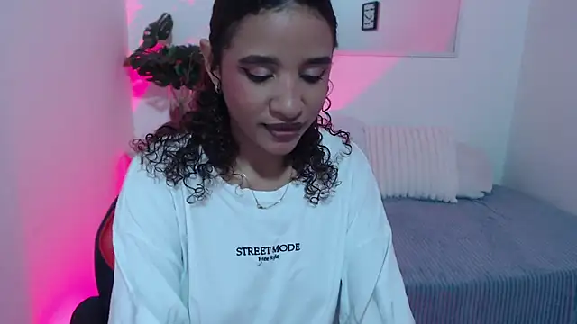 Alice Grinnerk online show from 1, 3, 2026