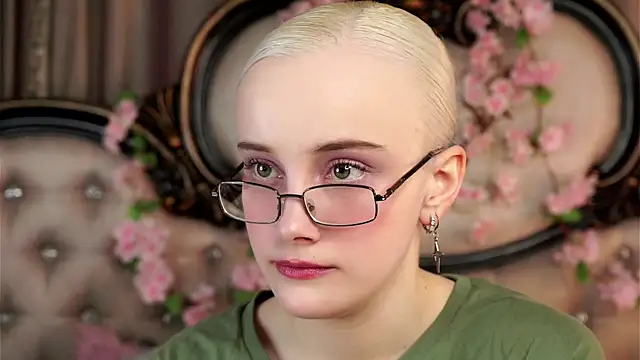 KirstinMcgeady online show from 22, 4, 2026