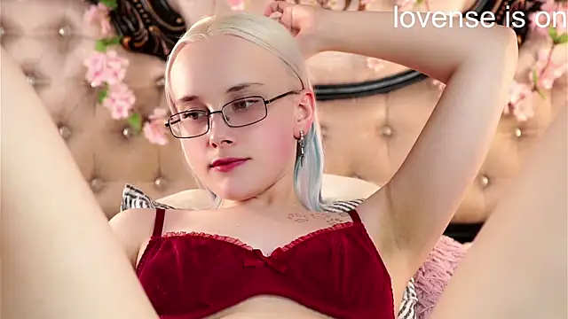 Snapshot of KirstinMcgeady chatting on 23, 4, 2026 KirstinMcgeady online show from 23, 4, 2026