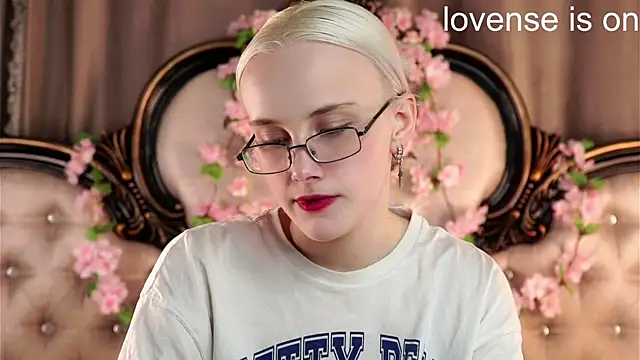 Snapshot of KirstinMcgeady chatting on 23, 4, 2026 KirstinMcgeady online show from 23, 4, 2026